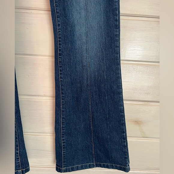 Vintage Rocawear Flare Bell
Bottom Stretch Blue Jeans
Womens Size 7 / 8 - Picture 3 of 13